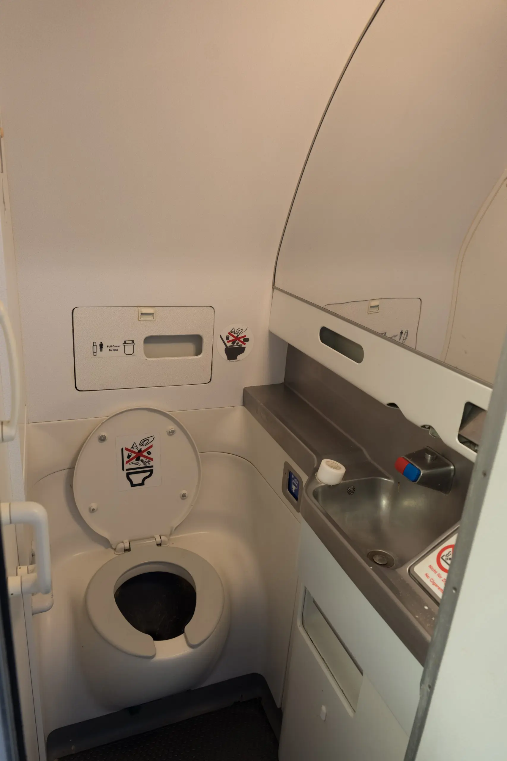 American Airlines Bathroom 