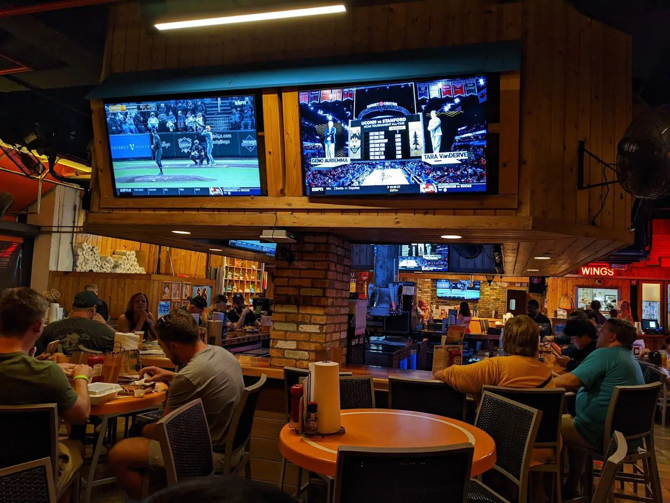 hooters pic 2