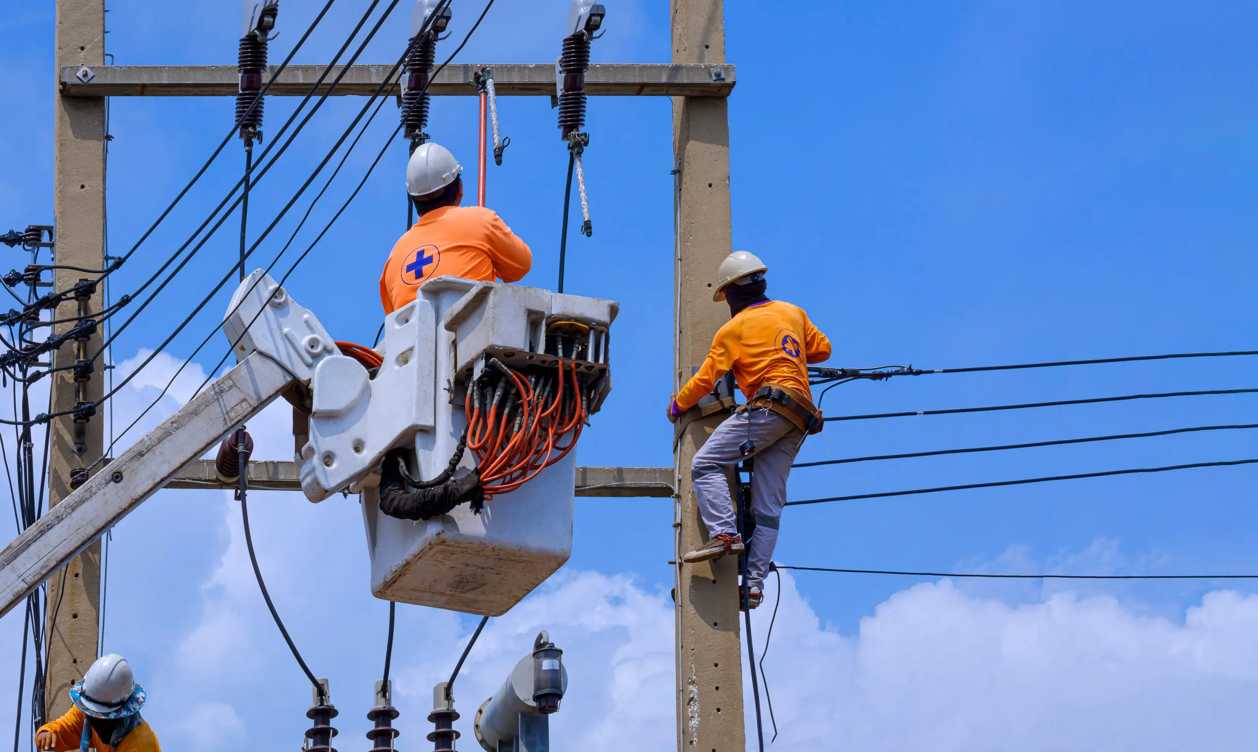 crane truck, power line workers