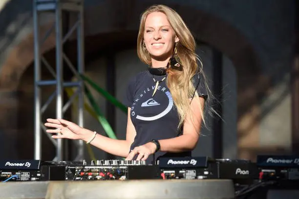 Nora En Pure