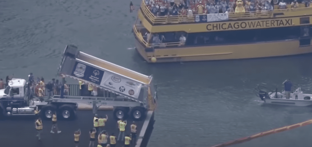 82,000 rubber ducks plunge into Chicago River
