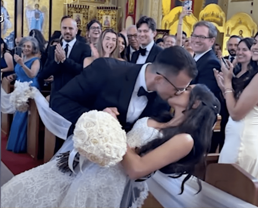 Wedding crasher steals more than $10,000 in gifts