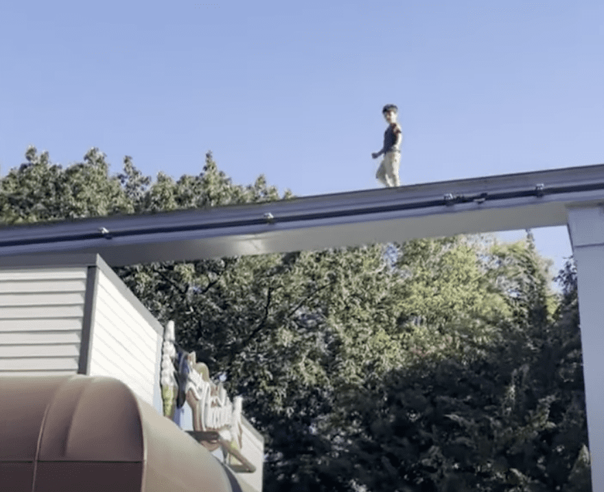 child from Hersheypark monorail