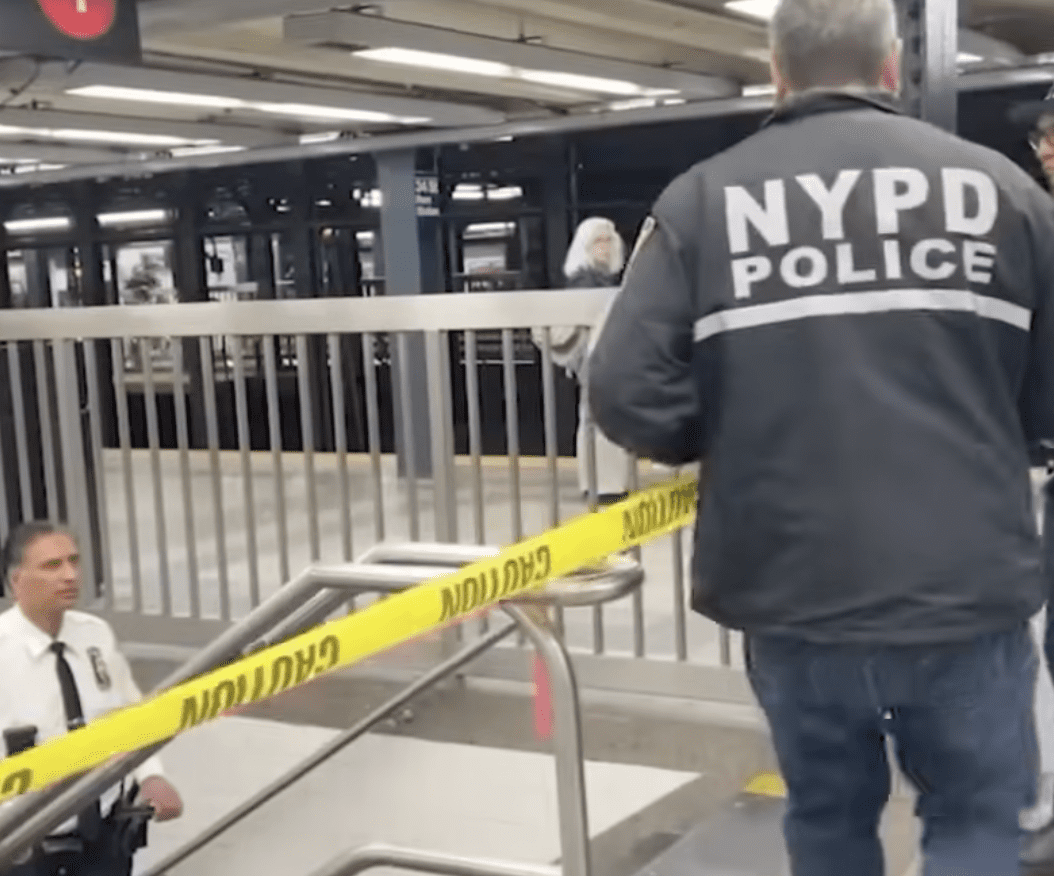 Mom arrested after leaving newborn