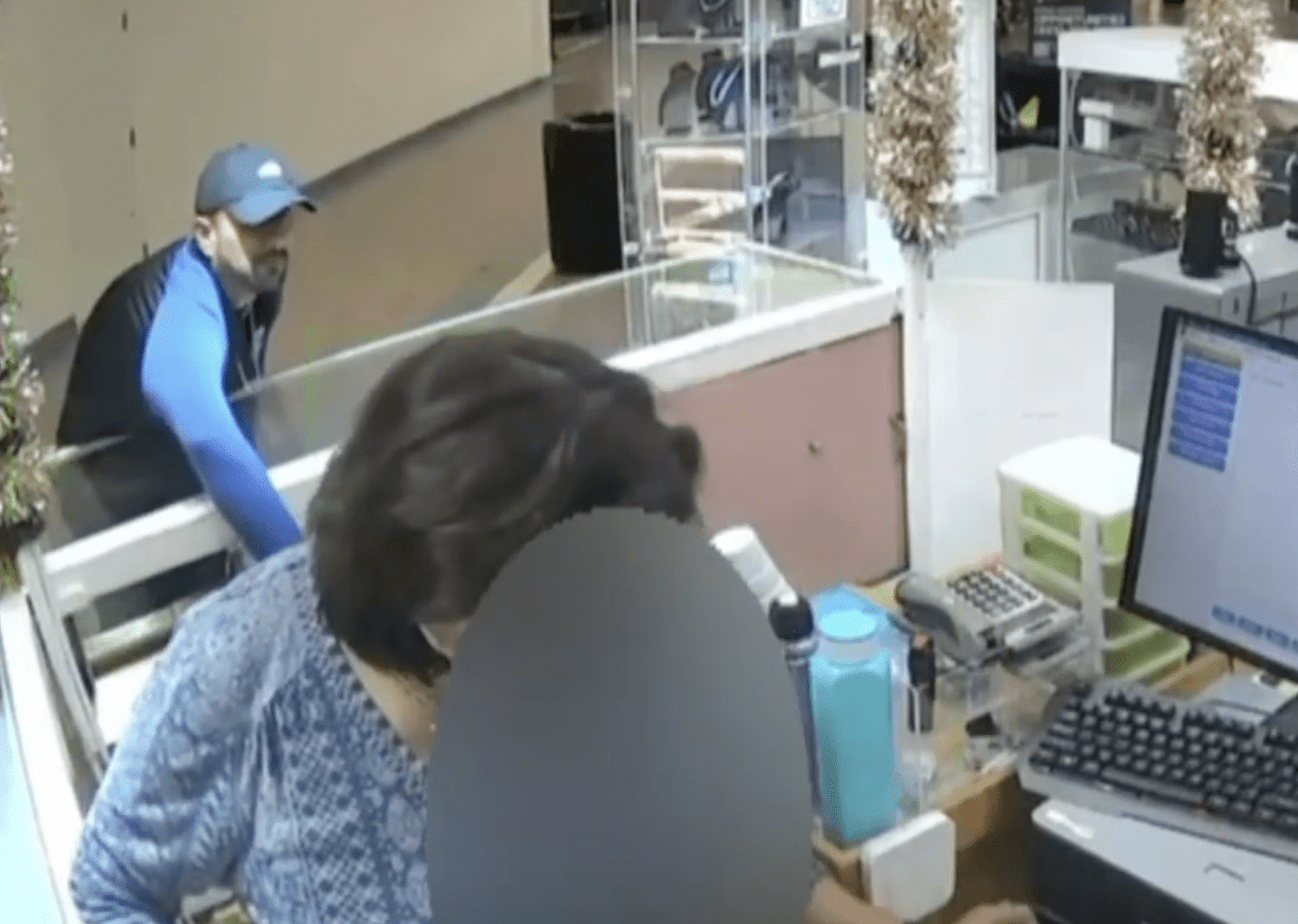 Jewelry theft caught on camera at South Florida mall