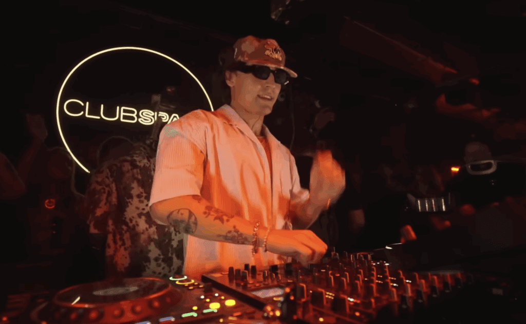 Disco Lines at Club Space