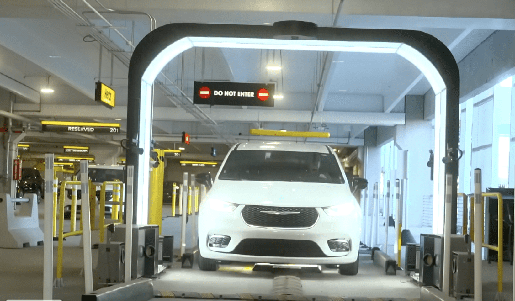 Hertz Installs AI Scanners