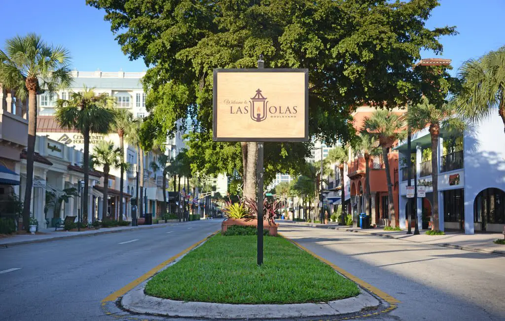 Las Olas Trees