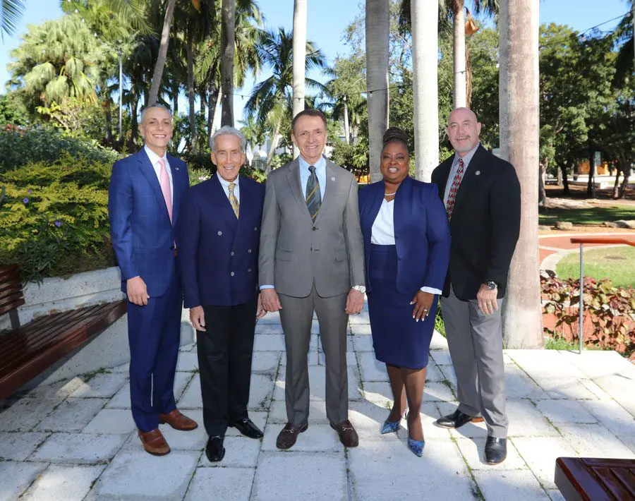 Fort Lauderdale City Commission, Las Olas Tree Killers 