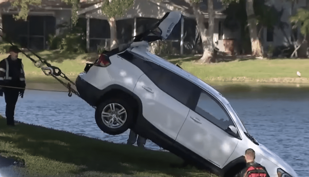 Burglars crash into Broward Lake