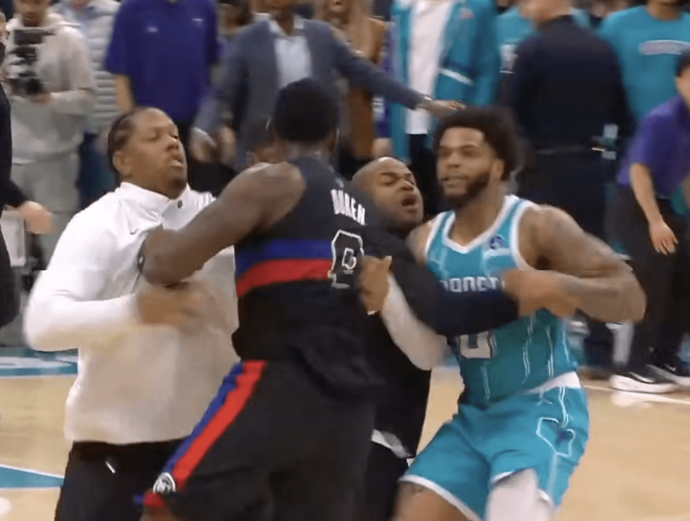 Pistons-Hornets fight