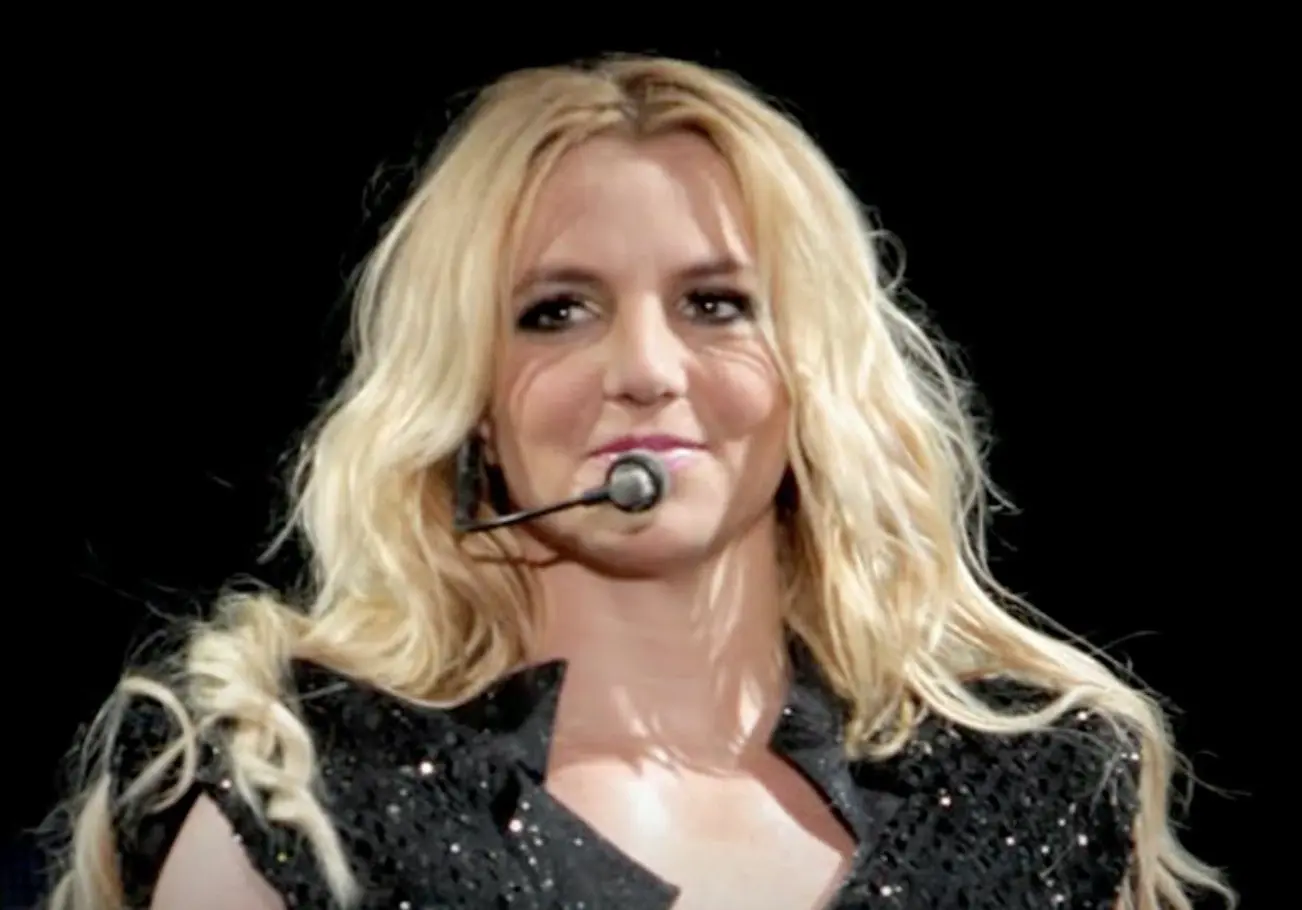 Britney Spears checks herself into rehab