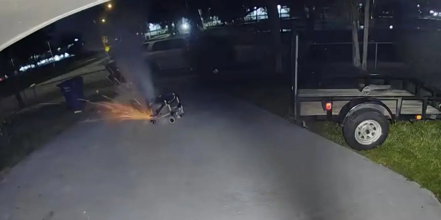 Electric wheelchair explodes in driveway of Florida home