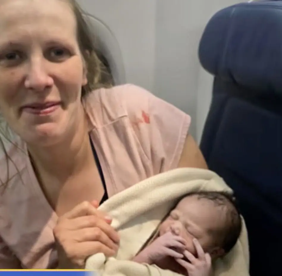 Woman gives birth on Delta flight