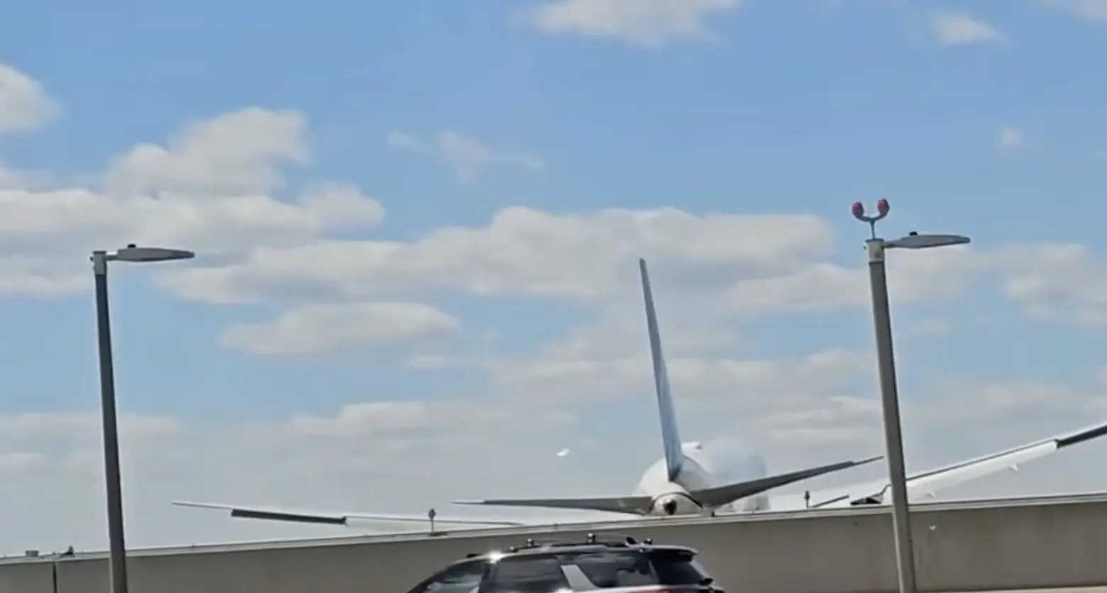United flight hits light pole while landing