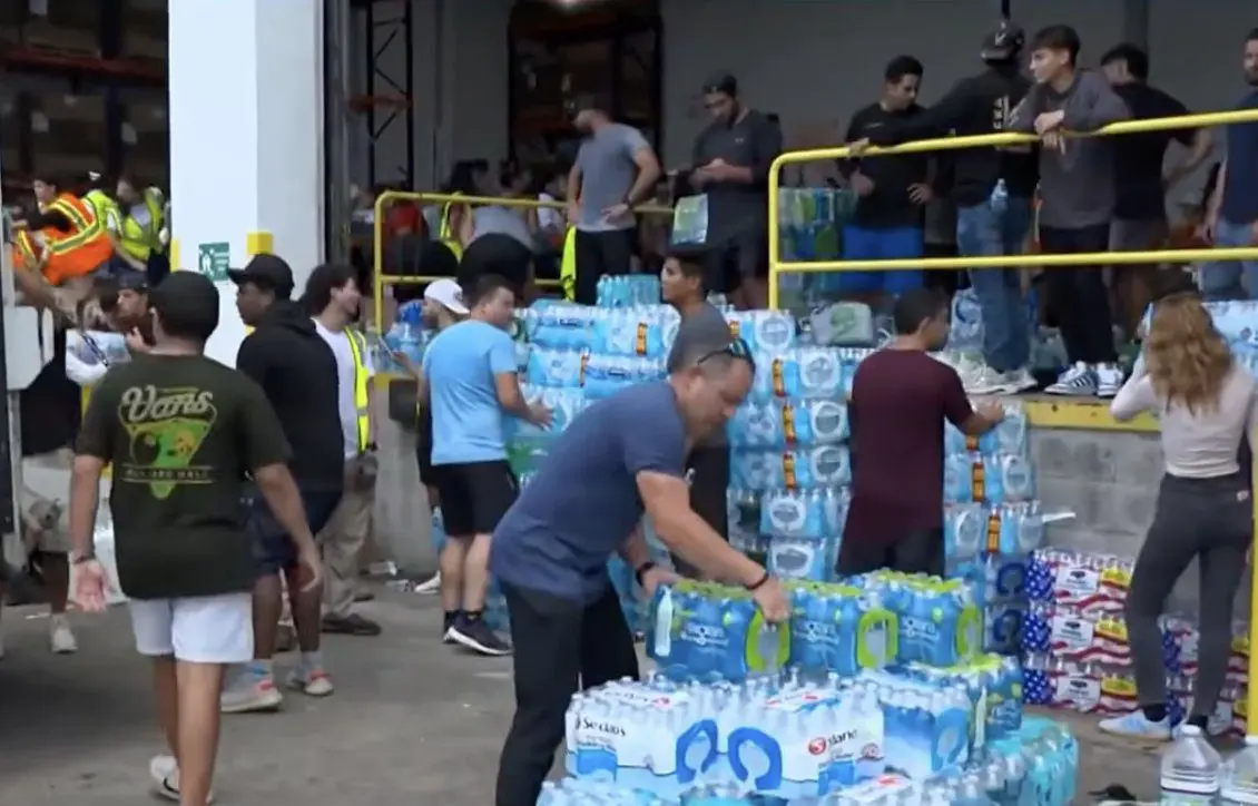 collecting aid for Venezuela