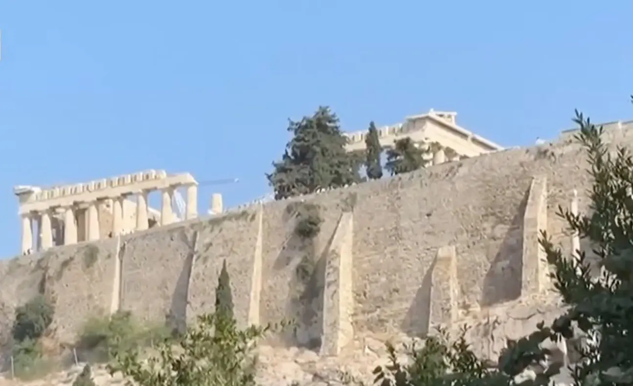 Tourists Stabbed Near Acropolis