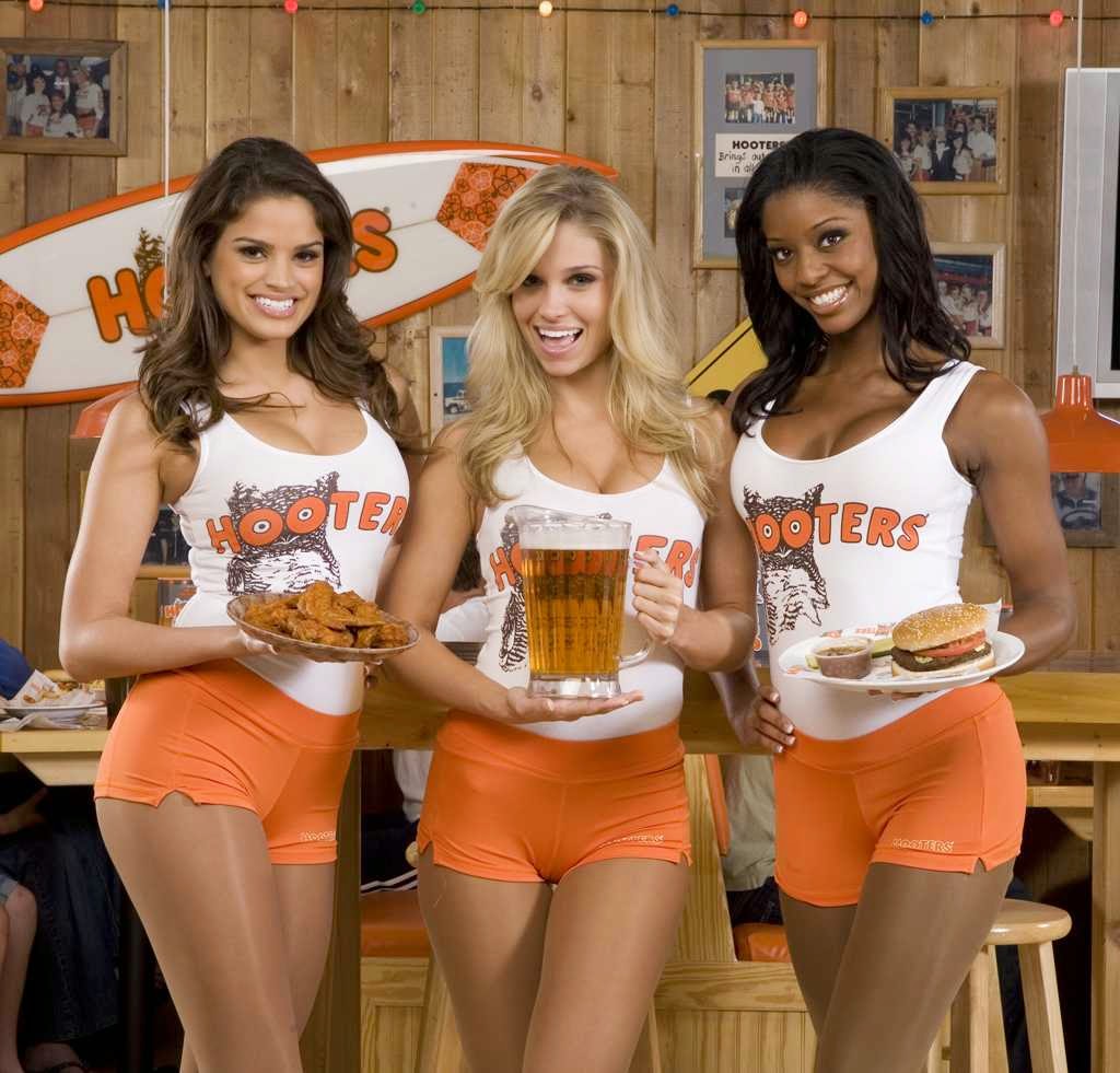 Hooters pic 4