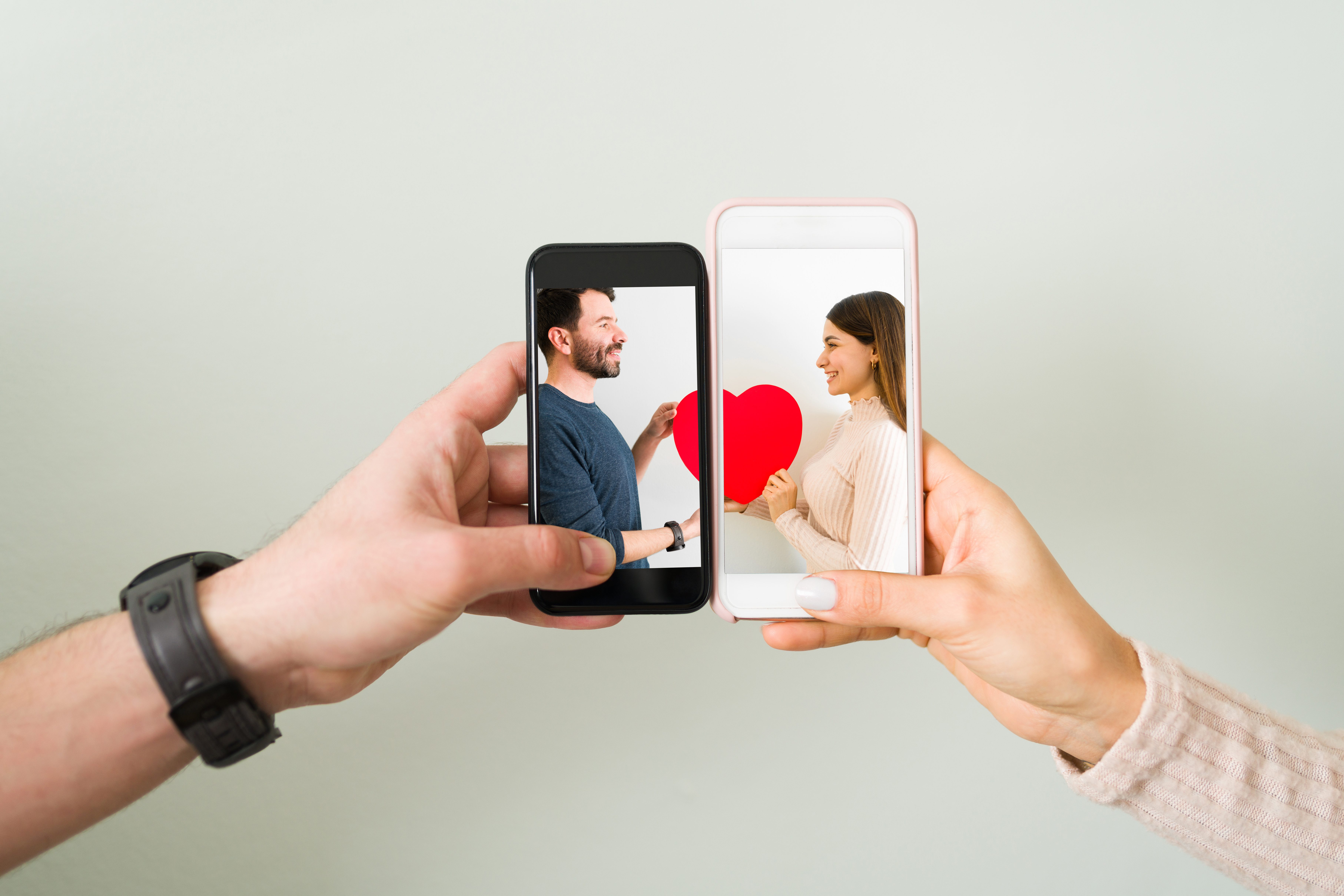 The Growing Role of Dating Apps in Fostering Non-traditional Relationship Structures in Miami