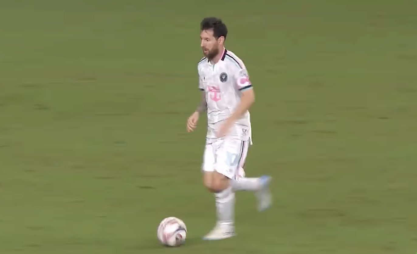 messi action photo