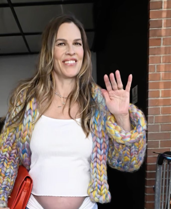 Pregnant Hilary Swank